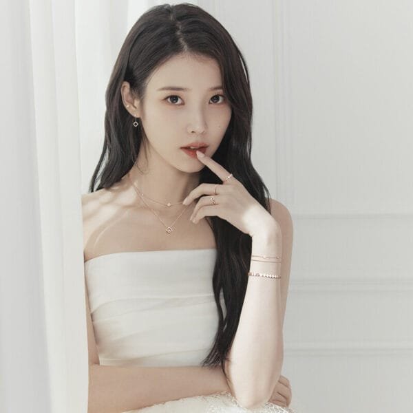IU